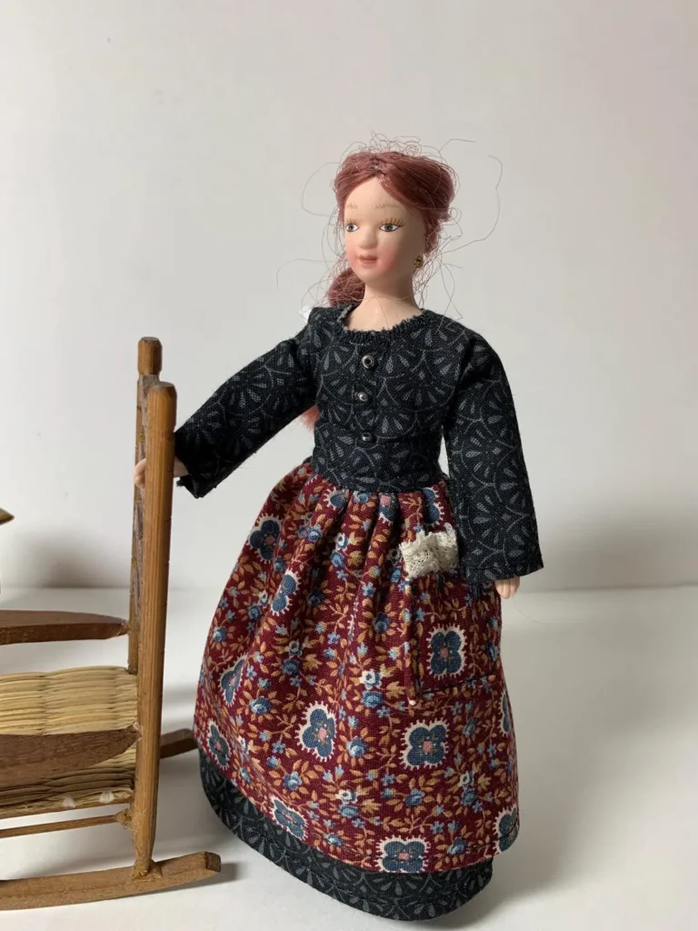 How to sew doll clothes