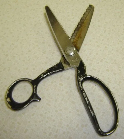 pinking shears cutting fabric edge